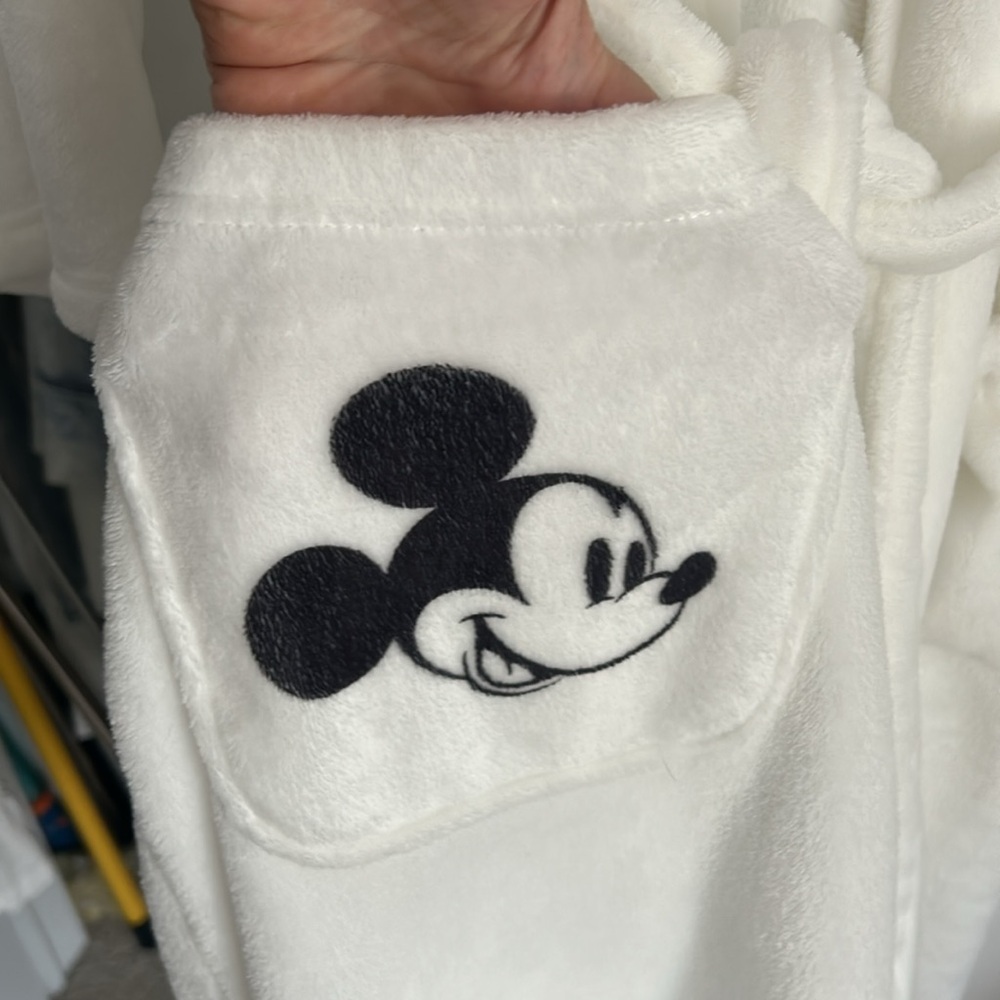 Pottery Barn Disney Mickey Mouse robe - Picture 6 of 6